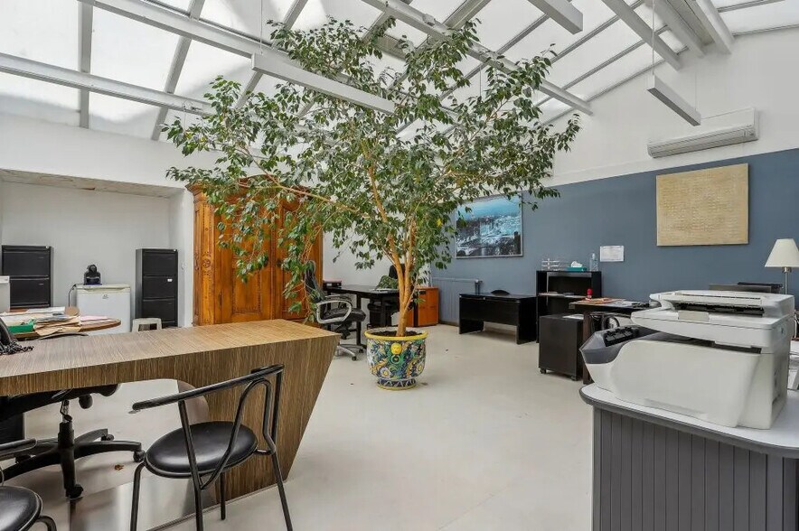 20 Rue Augereau, Paris à louer - Photo du bâtiment - Image 2 de 15