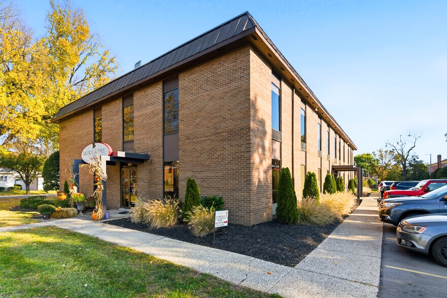 214 Breckenridge Ln, Louisville, KY à louer - Photo du bâtiment - Image 2 de 19