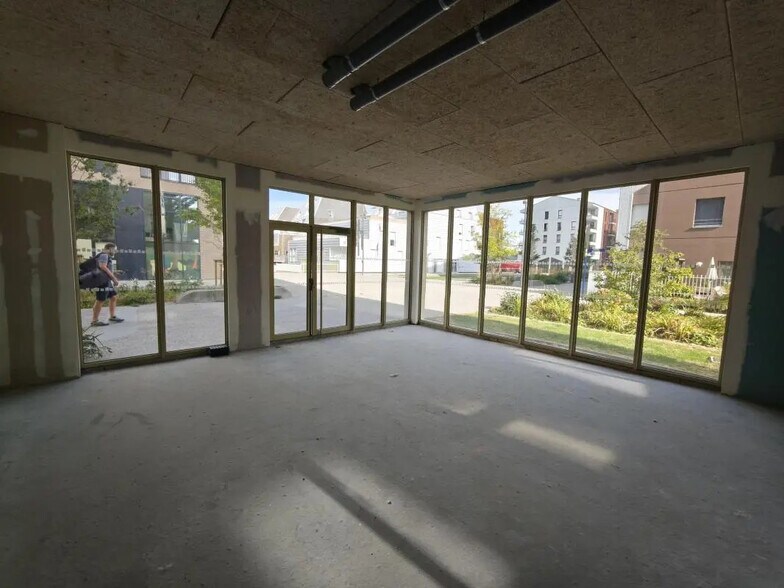 Commerce de détail dans VILLENEUVE-D'ASCQ à louer - Photo intérieure - Image 2 de 3