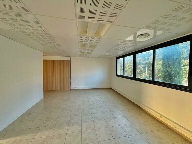 Office in Mouans-Sartoux for sale - Interior Photo - Image 2 of 8