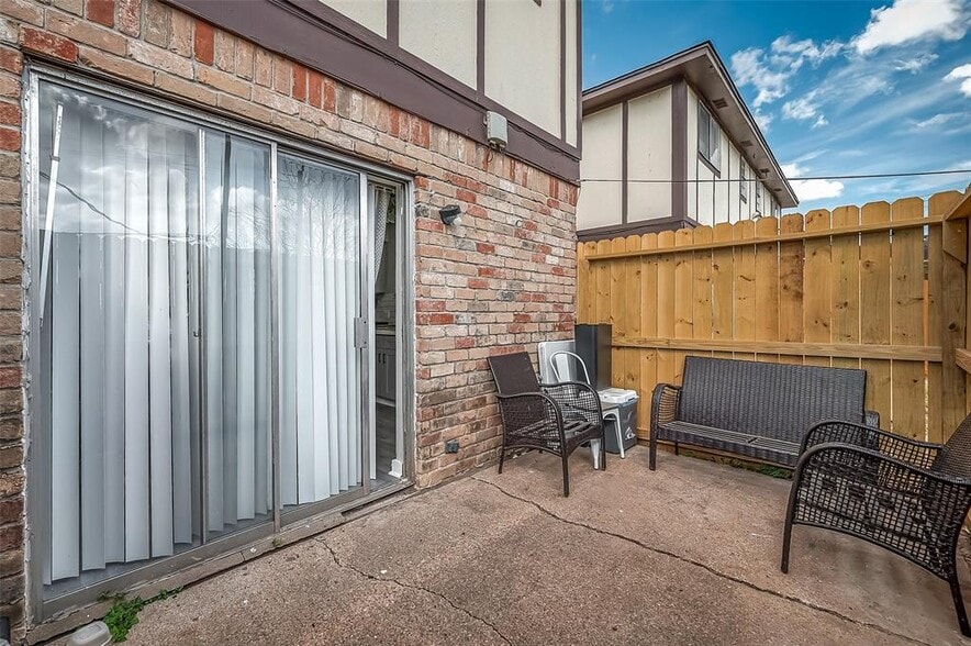1408 Edward Dr, South Houston, TX à vendre - Photo du bâtiment - Image 2 de 14