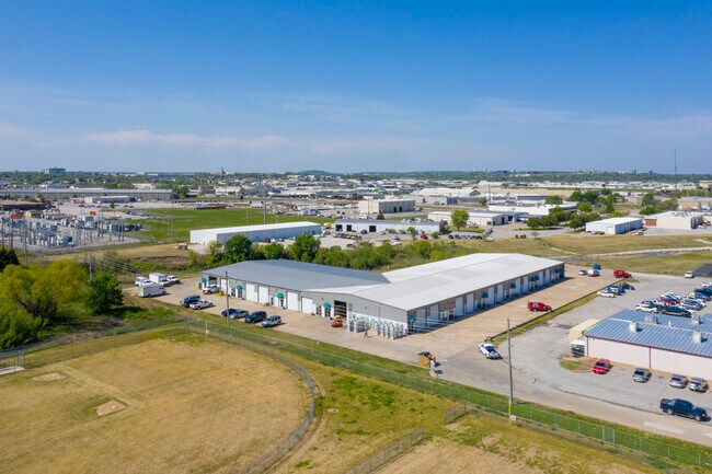 Plus de détails pour 11626-11686 E 51st St, Tulsa, OK - Industriel à louer