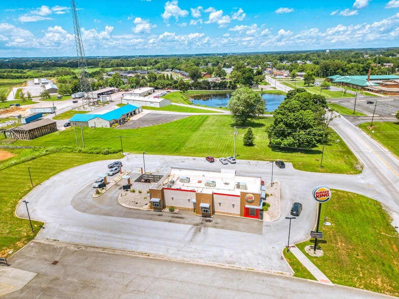926 S Lincoln Blvd, Hodgenville, KY à vendre - Photo du bâtiment - Image 3 de 12