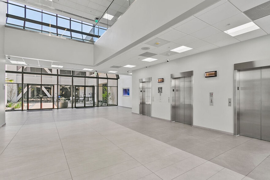 3230 E Imperial Hwy, Brea, CA for lease - Interior Photo - Image 3 of 9