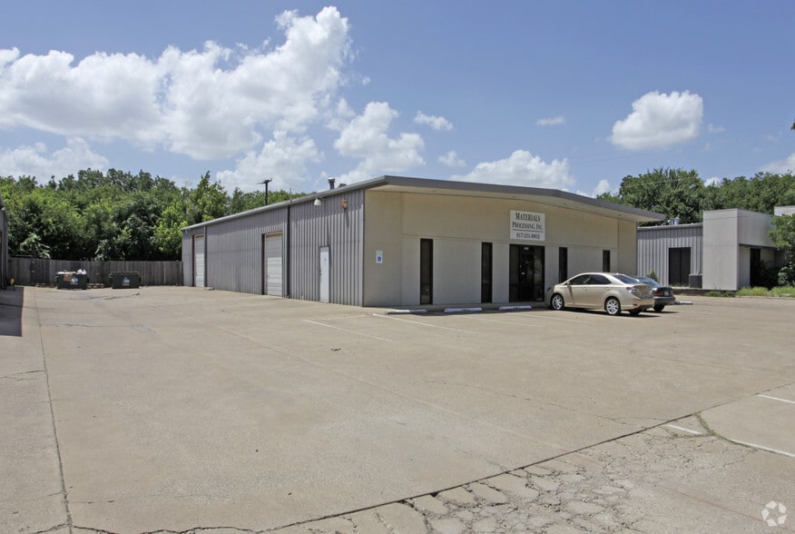 2421 Thomas Rd, Haltom City, TX à vendre - Photo du bâtiment - Image 2 de 19