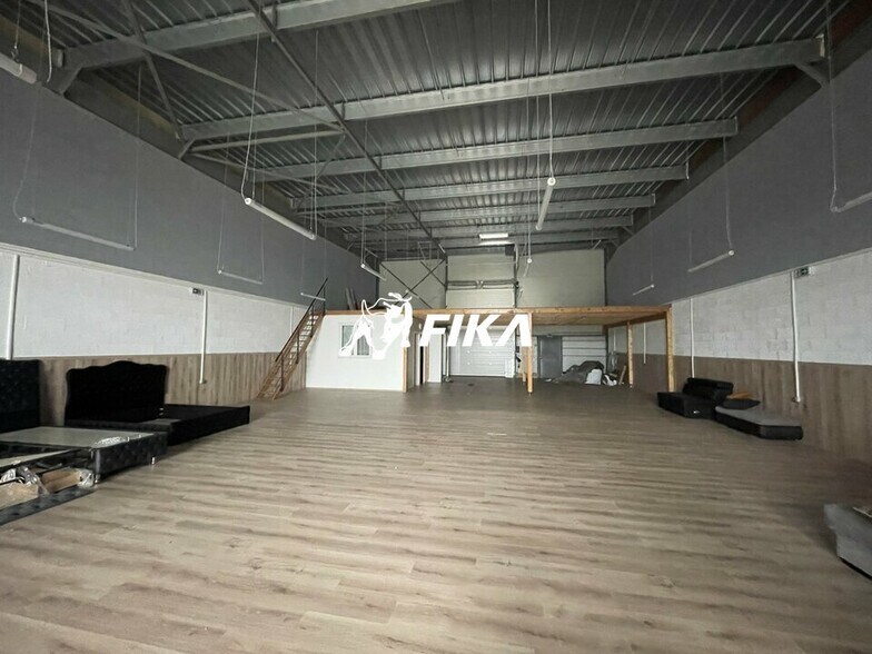 4 Rue Pythagore, Villeneuve-lès-Bouloc for lease - Interior Photo - Image 2 of 9
