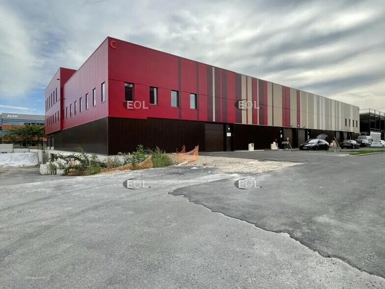 Office in Gennevilliers for lease - Building Photo - Image 1 of 13