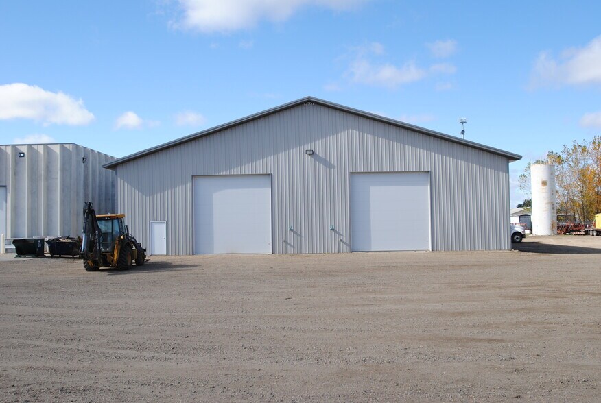 Main Ave Industrial portefeuille de 3 propriétés à vendre sur LoopNet.ca - Photo du bâtiment - Image 3 de 3