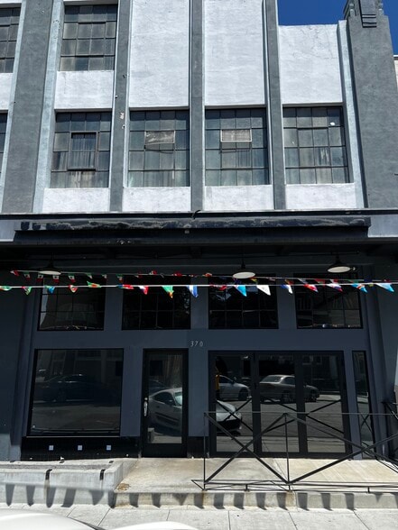 340-370 S Thomas St, Pomona, CA for lease - Building Photo - Image 2 of 2