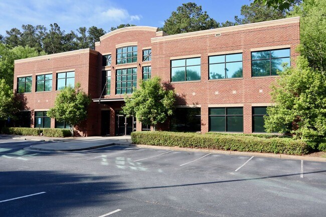 Plus de détails pour 2002 Commerce Dr N, Peachtree City, GA - Bureau à vendre