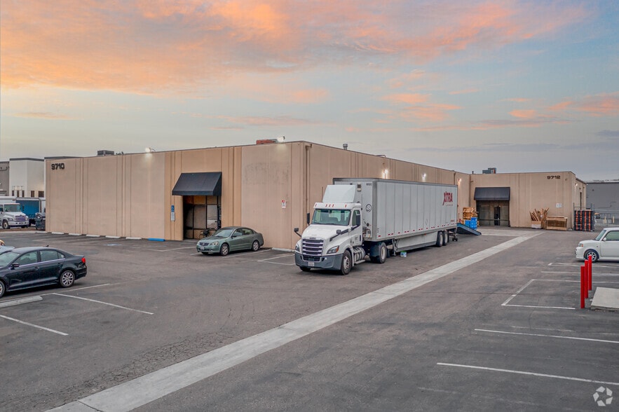 9710-9712 Distribution Ave, San Diego, CA for lease - Building Photo - Image 1 of 27