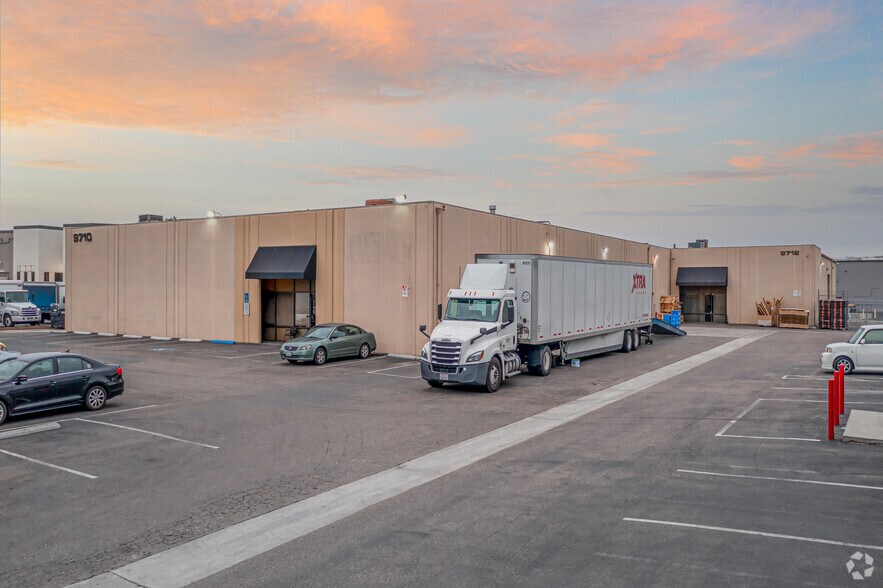 9710-9712 Distribution Ave, San Diego, CA à louer - Photo du bâtiment - Image 1 de 27