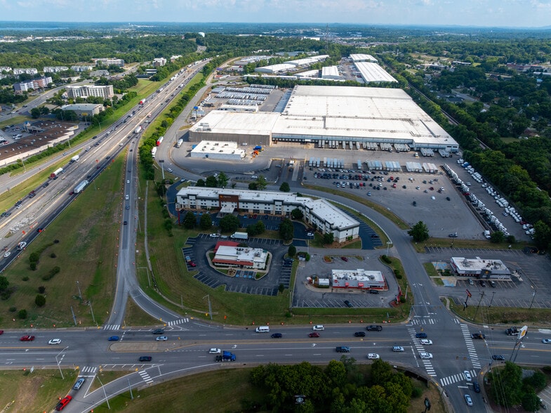 101-114 Space Park N, Goodlettsville, TN à louer - Photo du bâtiment - Image 3 de 11