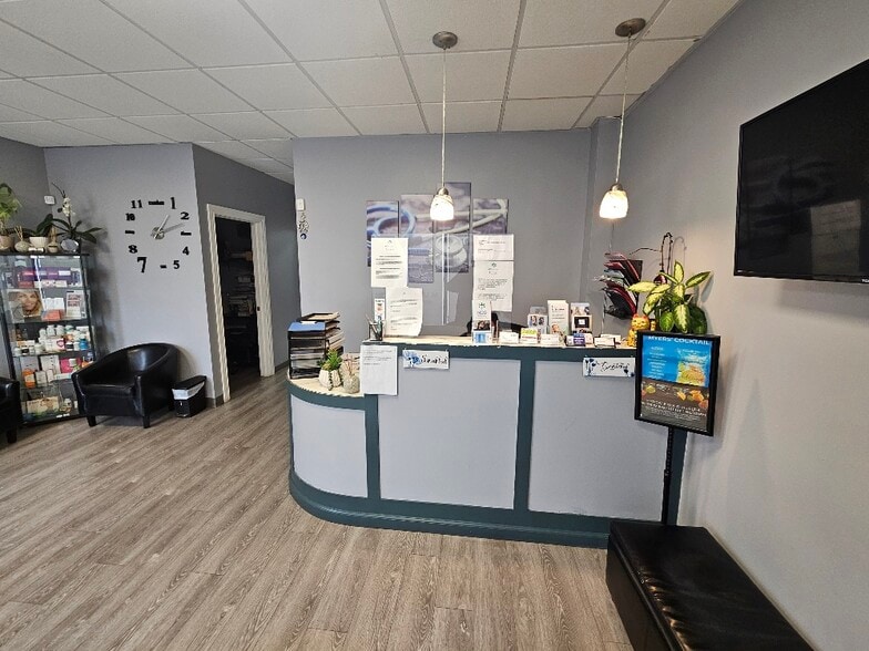 158 Jericho Tpke, Mineola, NY à louer - Photo du bâtiment - Image 3 de 21