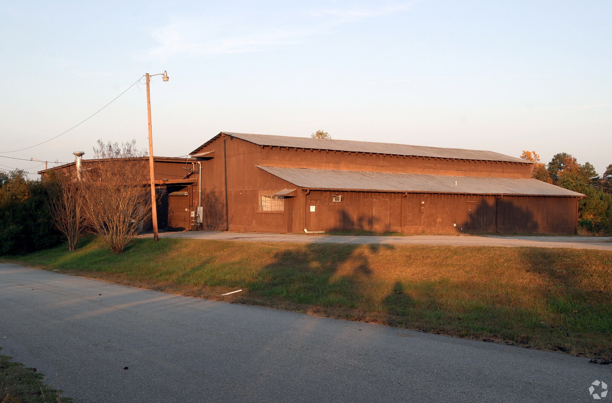 Strickland Dr Industrial portefeuille de 2 propriétés à vendre sur LoopNet.ca Photo principale- Image 1 de 3