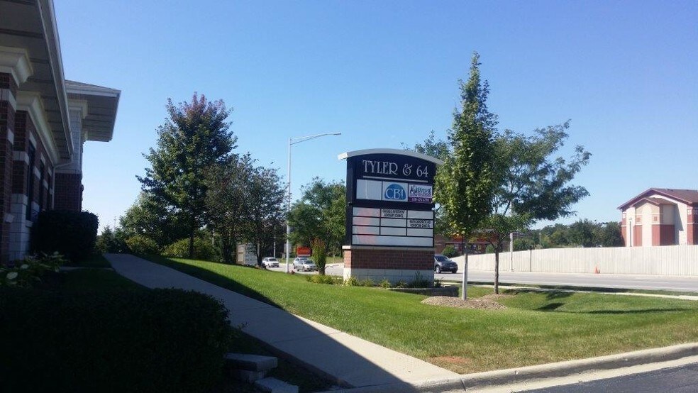 1601 E Main St, Saint Charles, IL à louer - Photo du bâtiment - Image 3 de 10