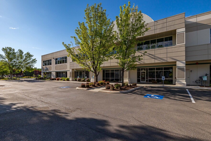 9300 W Overland Rd, Boise, ID à louer - Photo du bâtiment - Image 3 de 5