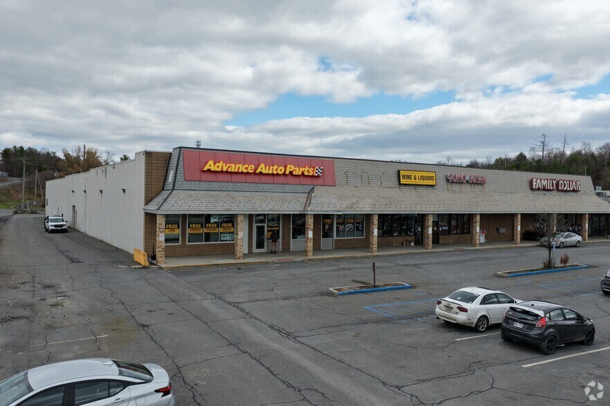 330 Rtes 212 & 32, Saugerties, NY à louer - Photo du bâtiment - Image 2 de 3