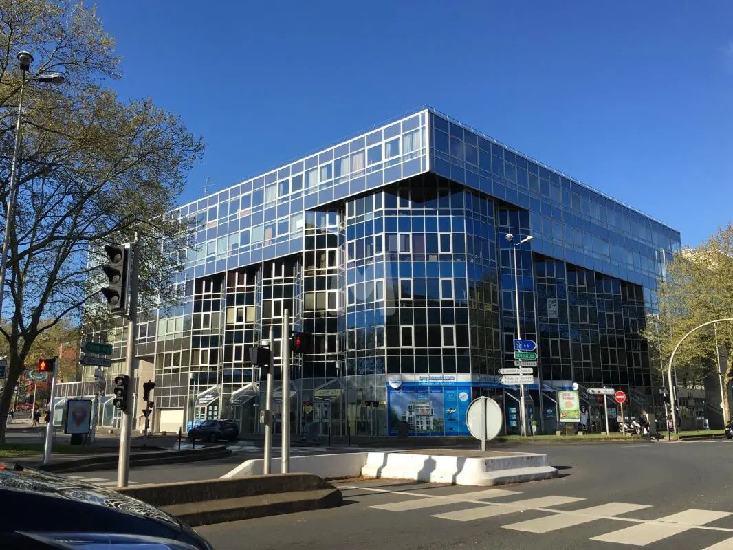 Office in Évry-Courcouronnes for sale Building Photo- Image 1 of 5