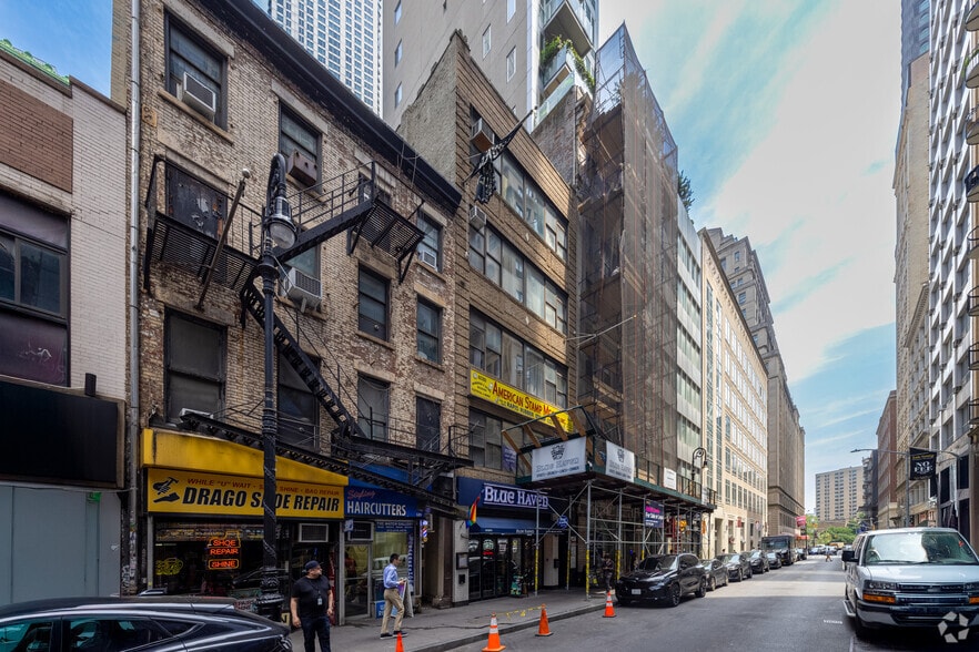121 Fulton St, New York, NY for lease - Primary Photo - Image 1 of 4