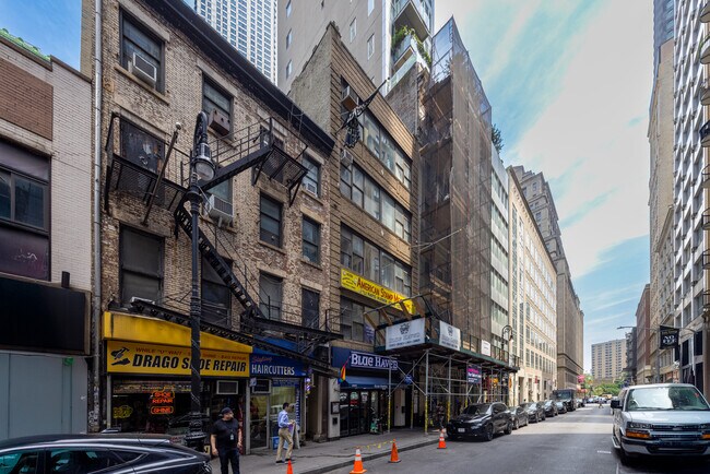 Plus de détails pour 121 Fulton St, New York, NY - Bureau/Commerce de détail à louer