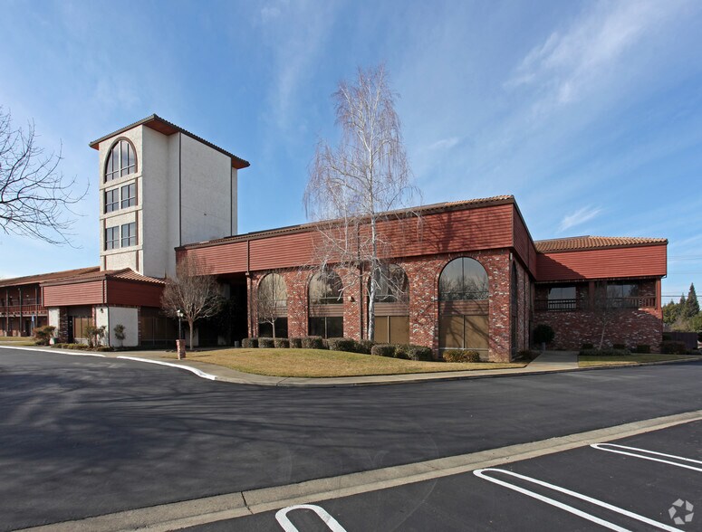 9851 Horn Rd, Sacramento, CA à louer - Photo du bâtiment - Image 2 de 4