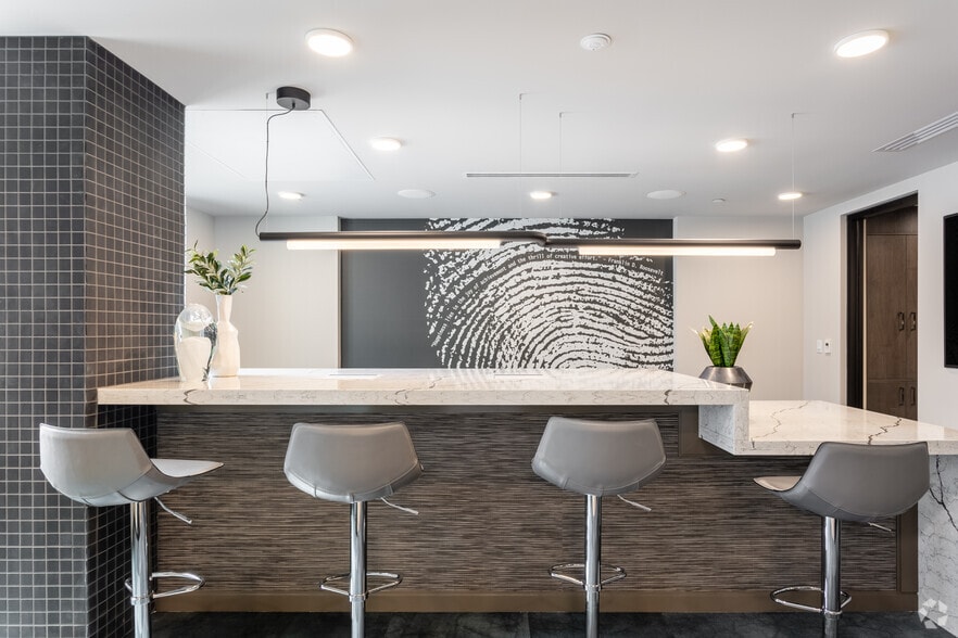 140 SW Columbia St, Portland, OR for lease - Interior Photo - Image 2 of 82