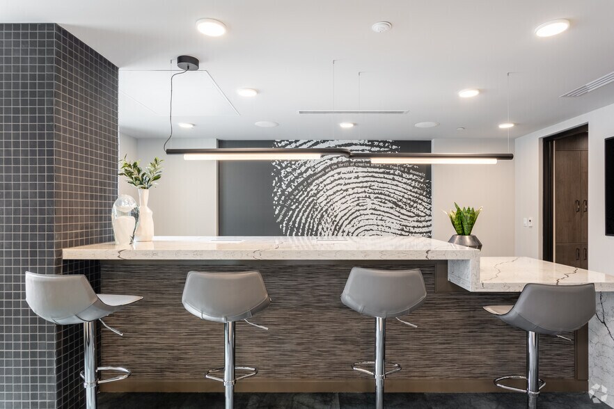 140 SW Columbia St, Portland, OR à louer - Photo intérieure - Image 2 de 82