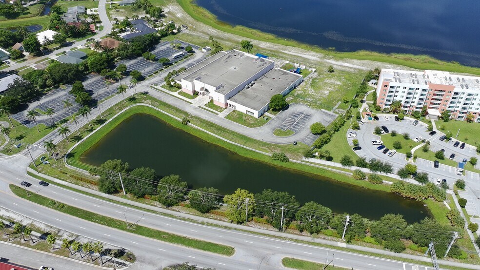 2101 N Australian Ave, West Palm Beach, FL à vendre - Photo du bâtiment - Image 3 de 4