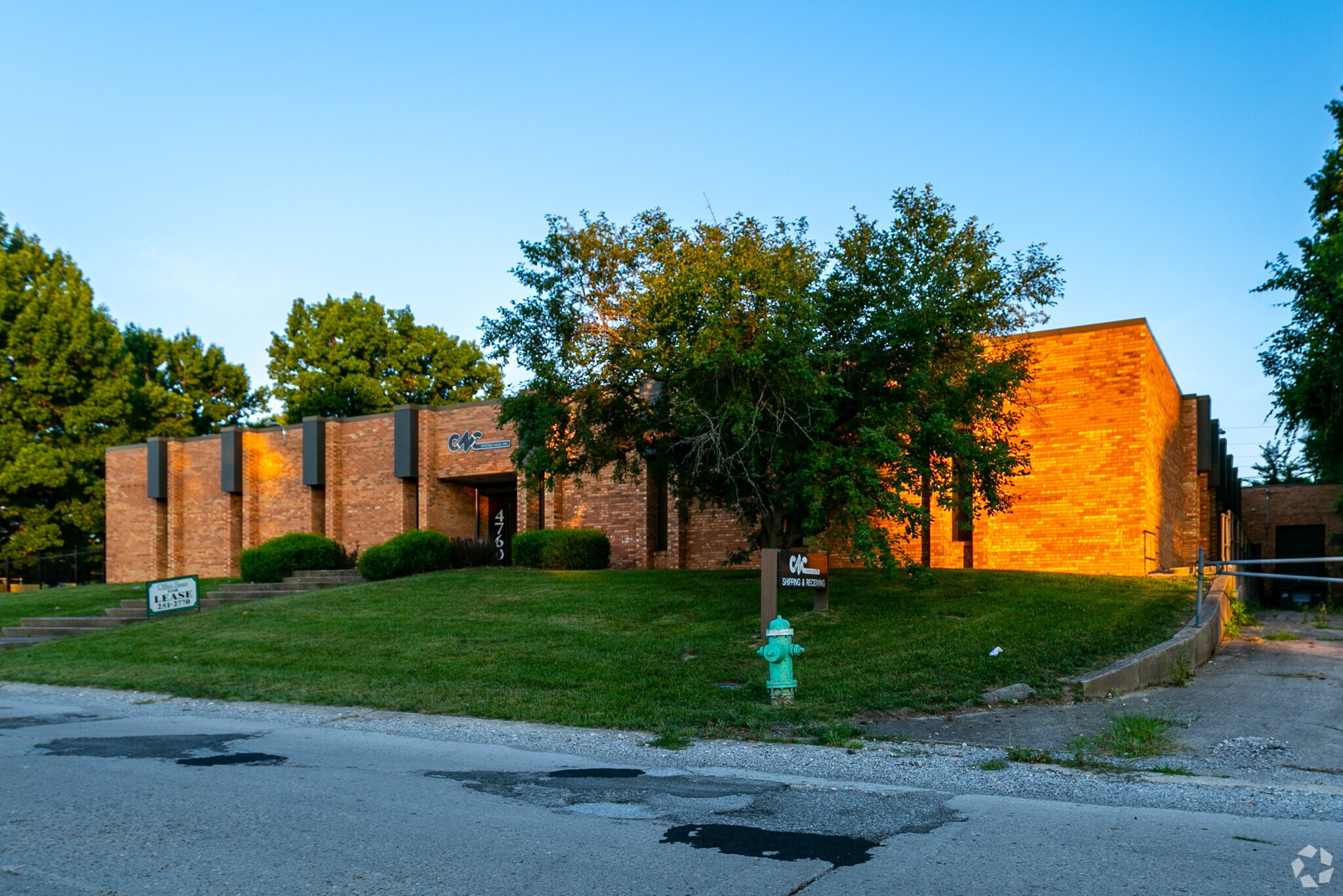 4760 N Kingsway Dr, Indianapolis, IN à louer Photo du bâtiment- Image 1 de 7