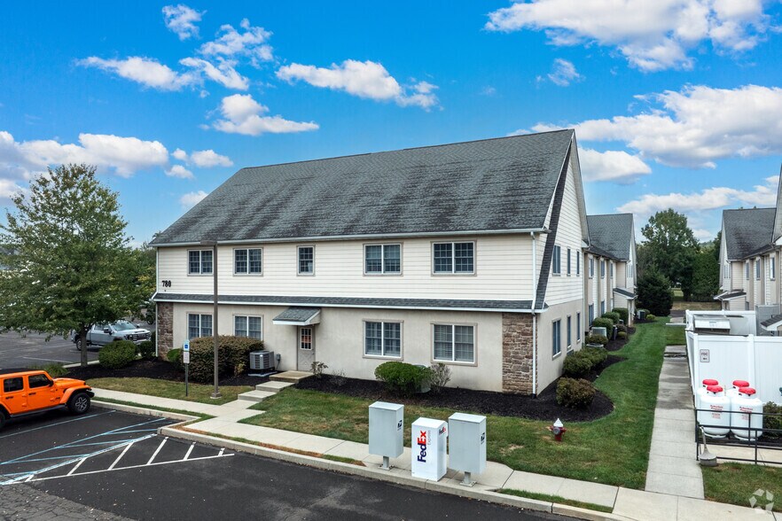 780 Newtown Yardley Rd, Newtown, PA à vendre - Photo du bâtiment - Image 3 de 7