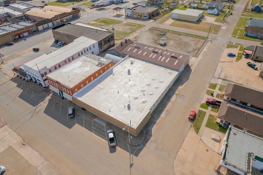 221 N Cleveland Ave, Cushing, OK for sale - Building Photo - Image 1 of 38