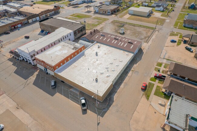 Plus de détails pour 221 N Cleveland Ave, Cushing, OK - Commerce de détail à vendre