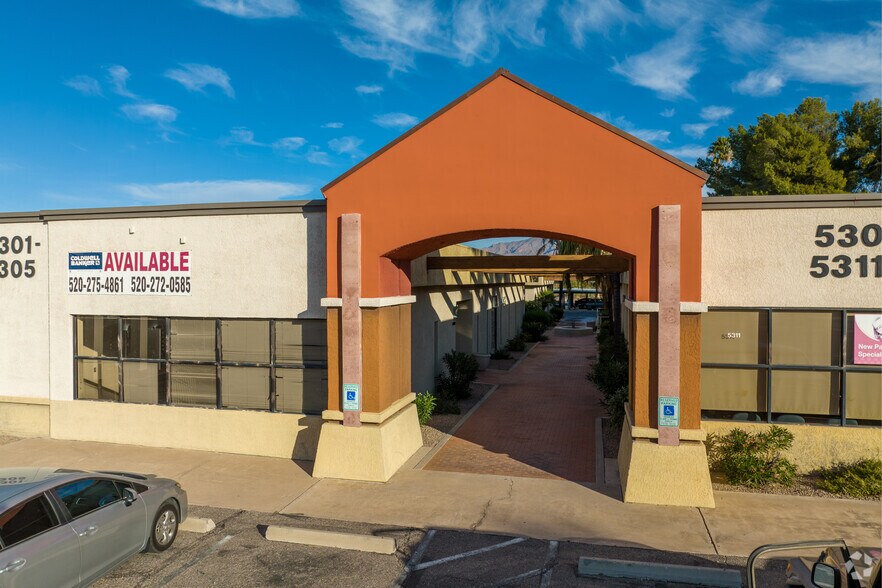 5301 E Broadway Blvd, Tucson, AZ à louer - Photo du bâtiment - Image 3 de 4