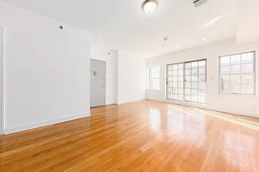 475 E Eighth St, Brooklyn, NY for sale - Interior Photo - Image 1 of 3