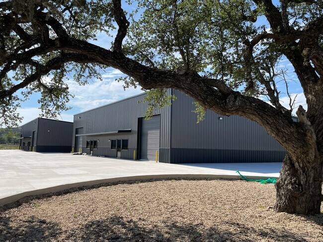 Plus de détails pour 606 Mill Run, Kerrville, TX - Industriel à louer