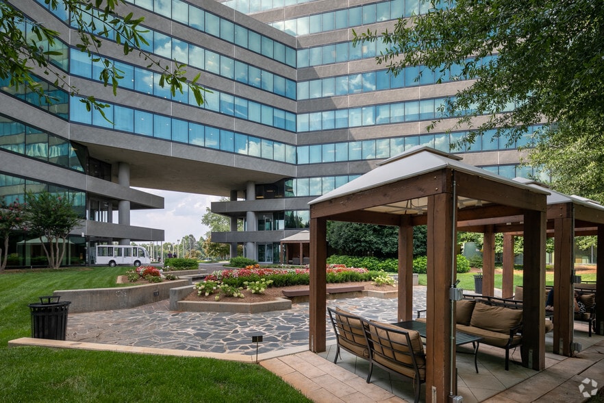 1500-1600 Riveredge Pky NW, Atlanta, GA for lease - Building Photo - Image 3 of 21