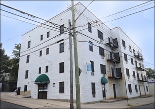 690 Castleton Ave, Staten Island, NY for lease Building Photo- Image 2 of 7