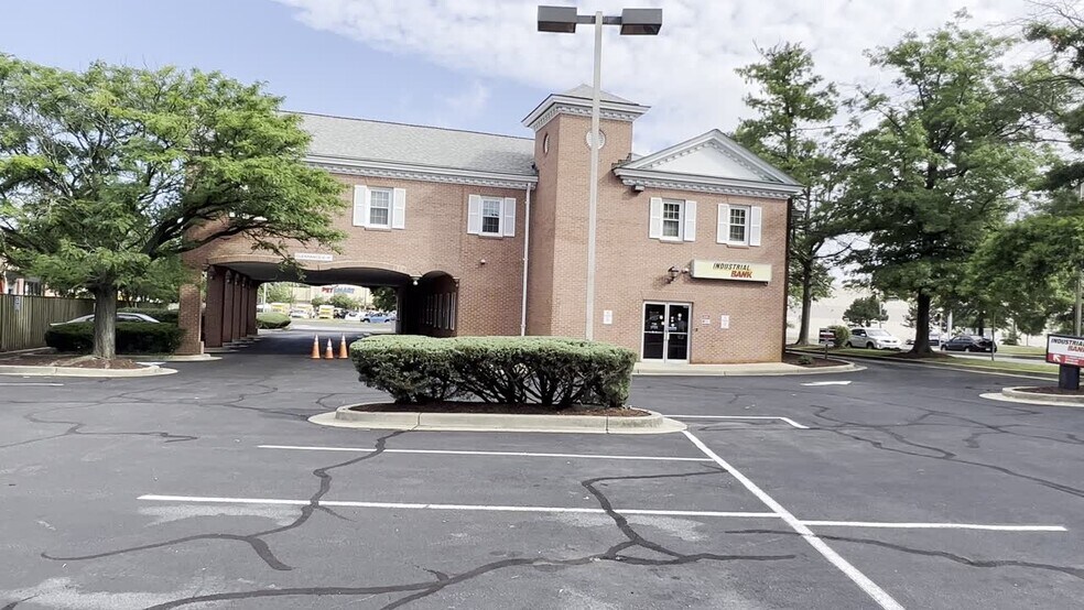 1900 John Hanson Ln, Oxon Hill, MD à vendre - Vidéo sur l’inscription commerciale - Image 2 de 26