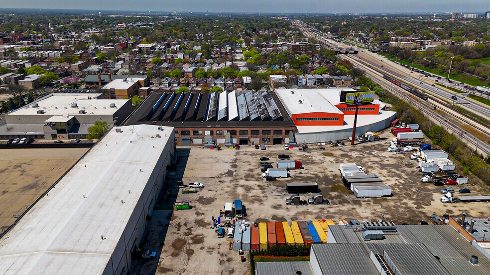 905 S Menard Ave, Chicago, IL for lease - Building Photo - Image 2 of 10