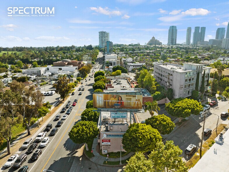 9701 W Pico Blvd, Los Angeles, CA à louer - Photo du bâtiment - Image 3 de 8