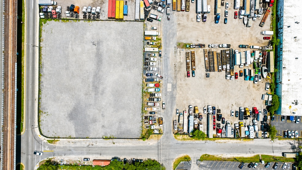 6901 NW 26th Ave, Miami, FL for lease - Building Photo - Image 3 of 12