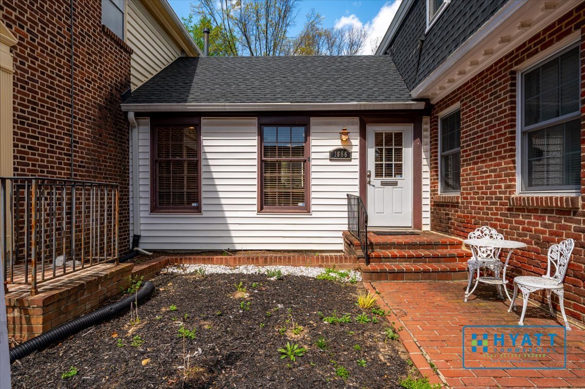 1666 Village Grn, Crofton, MD for sale Primary Photo- Image 1 of 9