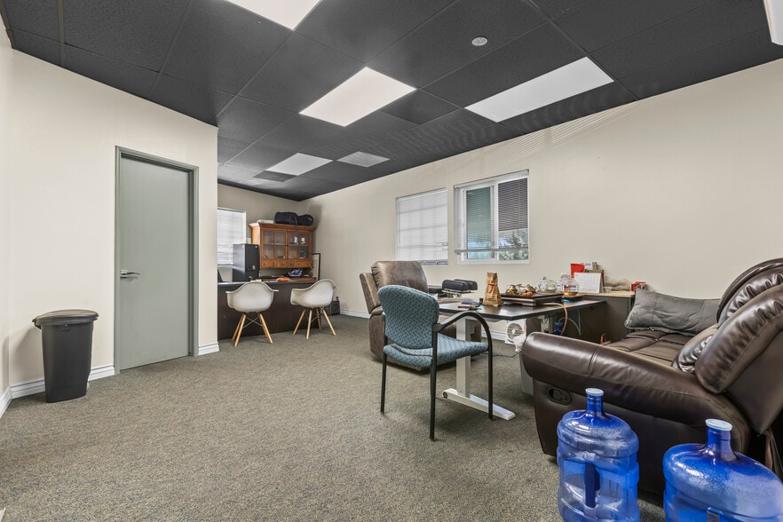 218 Glendora Ave, La Puente, CA à vendre - Photo du bâtiment - Image 3 de 33