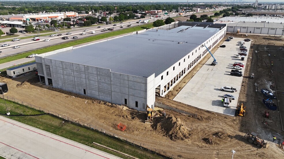 7901 South Fwy, Fort Worth, TX à louer - Photo du bâtiment - Image 2 de 15