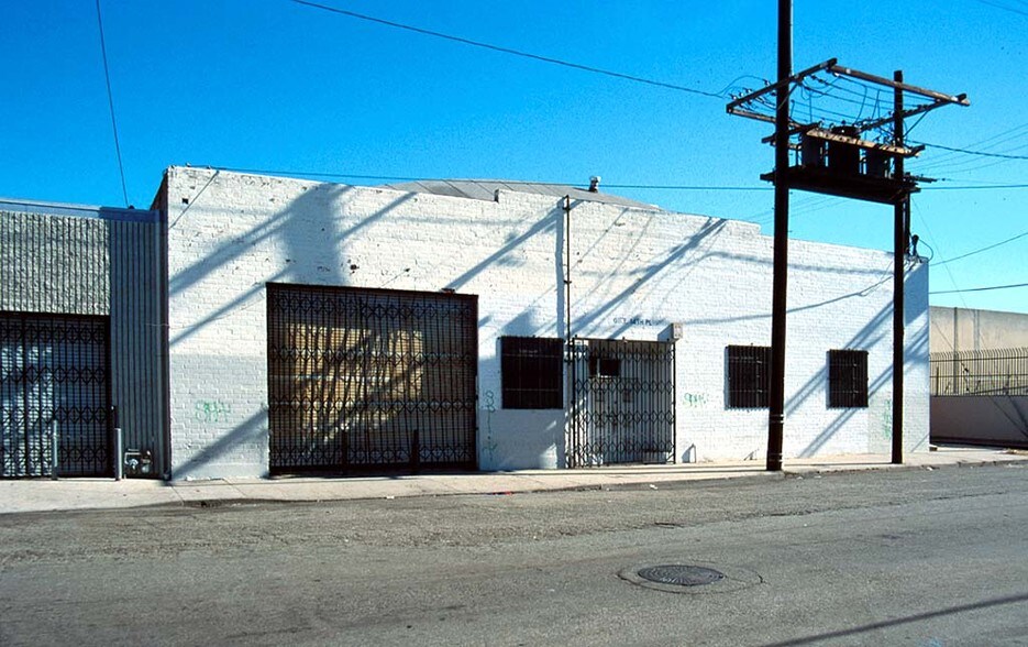 811 E 14th Pl, Los Angeles, CA à vendre - Photo du bâtiment - Image 2 de 3