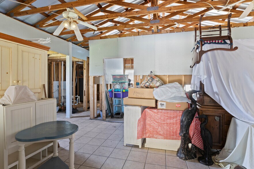 6050 Stringfellow Rd, Saint James City, FL à vendre - Photo intérieure - Image 2 de 78