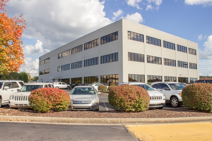 2002 Brookside Dr, Kingsport, TN for lease - Primary Photo - Image 1 of 3