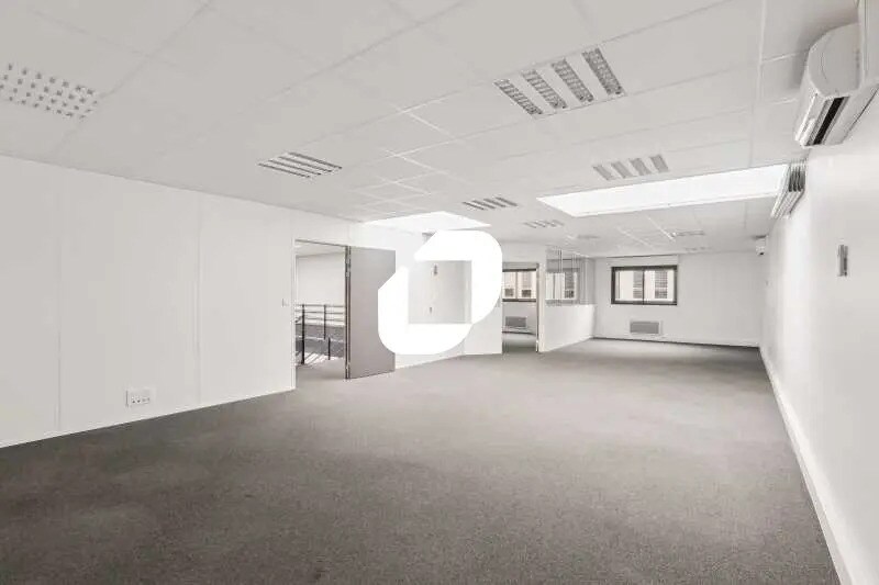 Office in Villeurbanne for lease - Interior Photo - Image 1 of 16