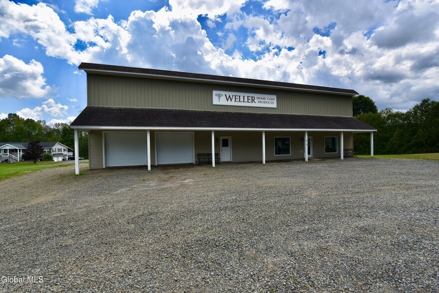 410 Ridge Rd, Broadalbin, NY for sale - Primary Photo - Image 1 of 56